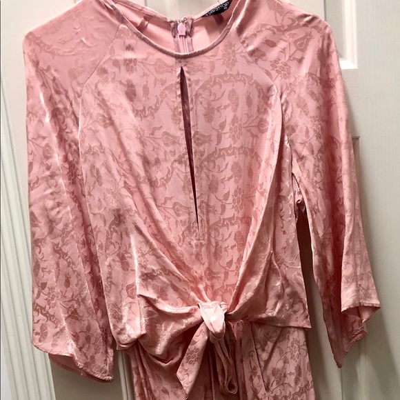 Dress, silk, key hole, tie in the front, high low. - Picture 2 of 7